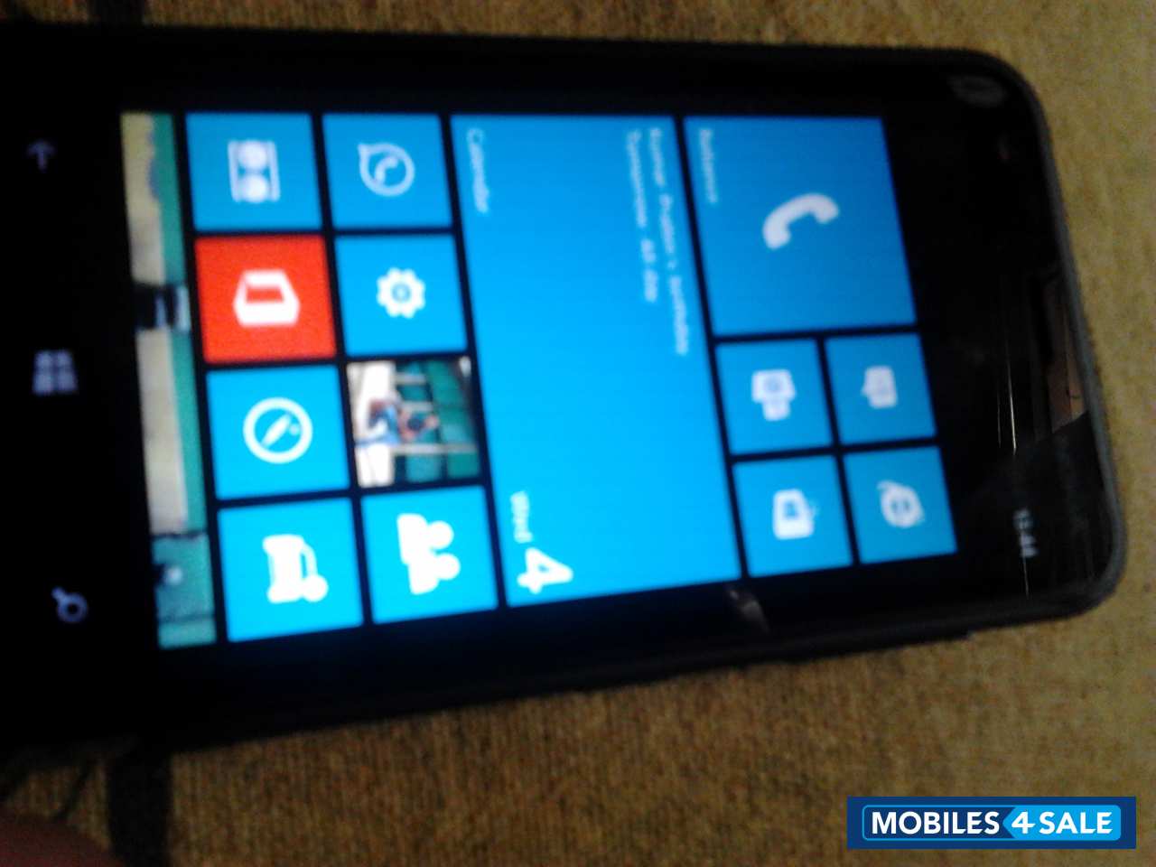 Black Nokia Lumia 620