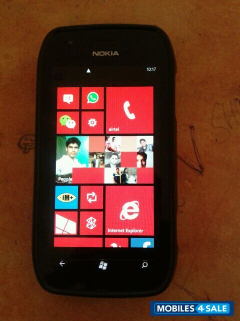 Black Nokia Lumia 710