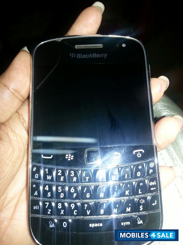 Black BlackBerry Bold 9900