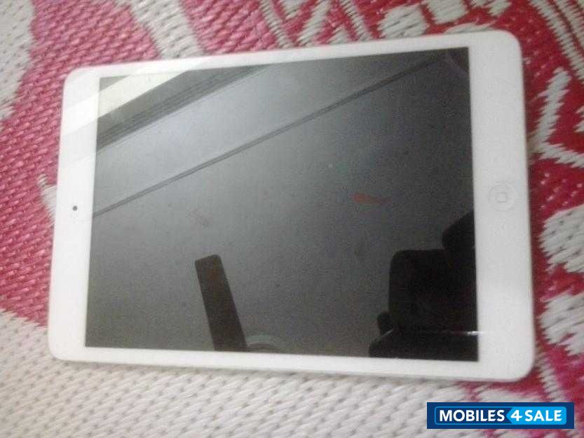 White Apple iPad mini