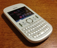 White Nokia Asha 200