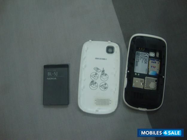 White Nokia Asha 200