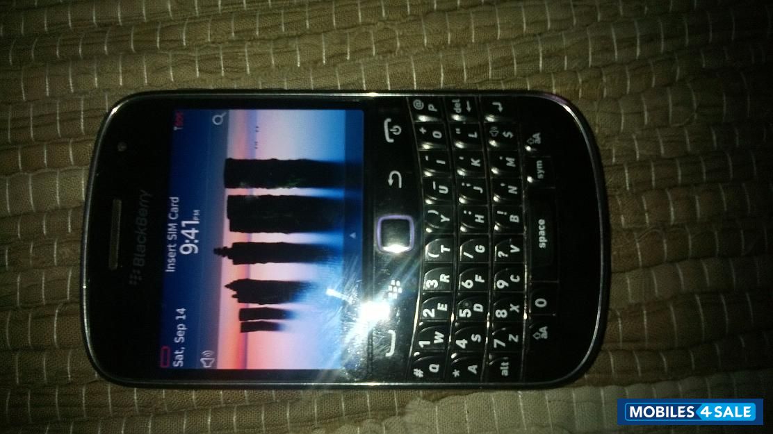 Black BlackBerry Bold 9900