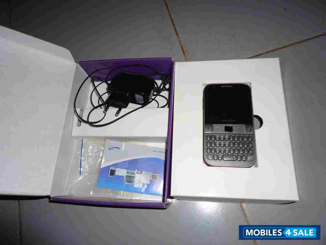 Tech Silver Samsung Chat 527