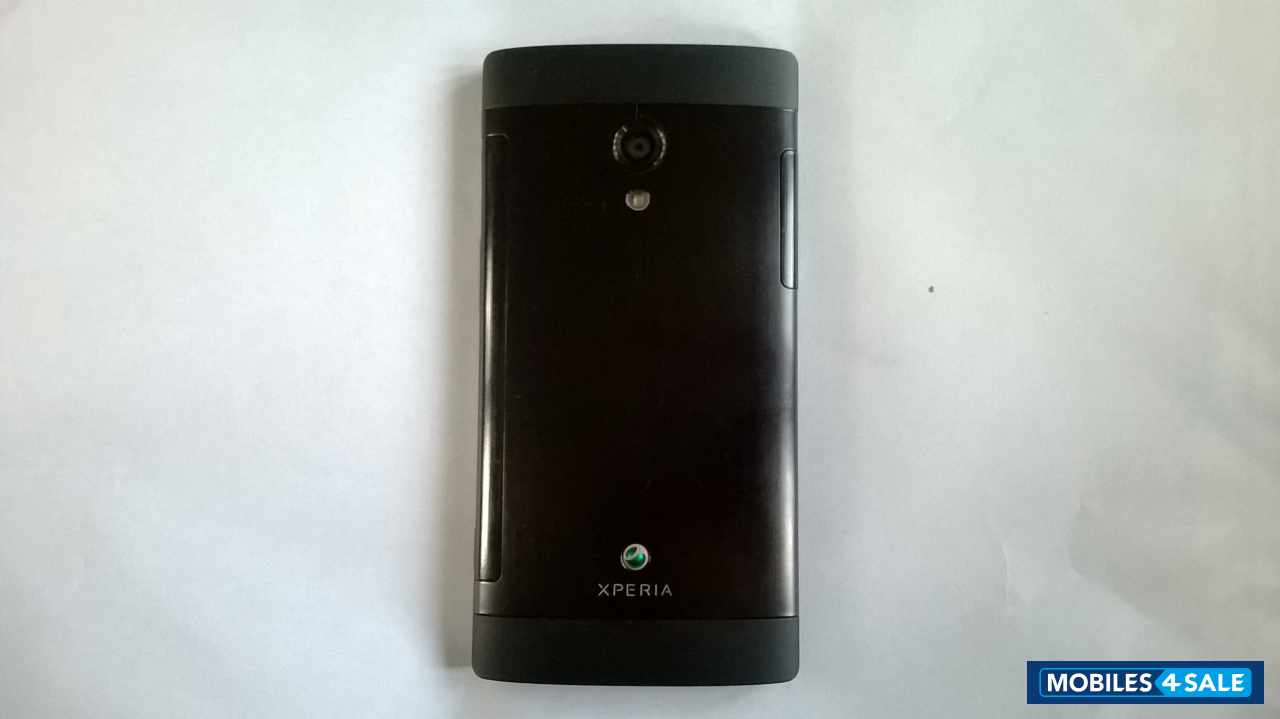 Black Sony Xperia ion