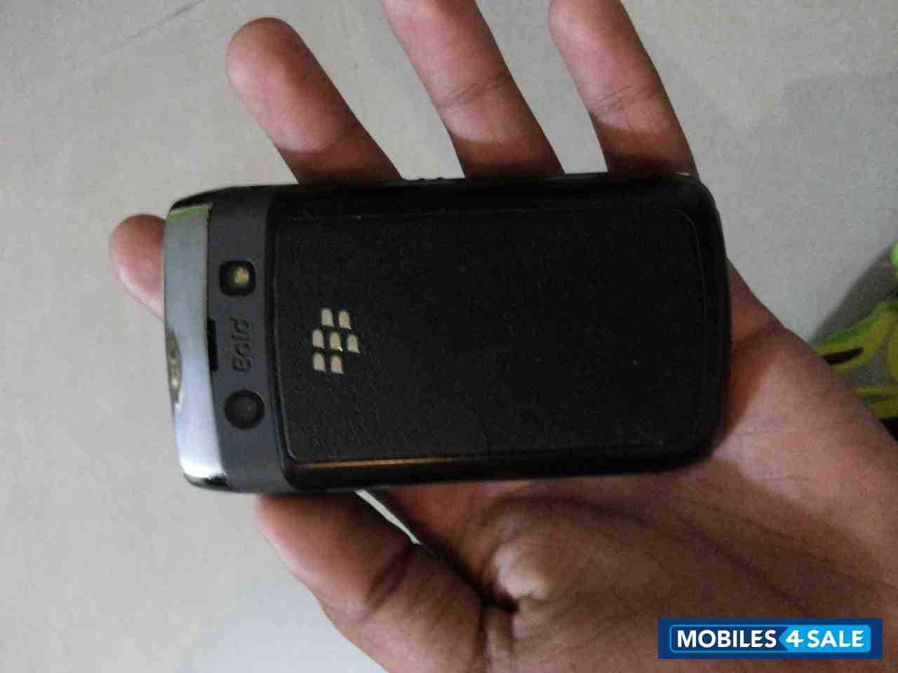 White BlackBerry Bold 9780