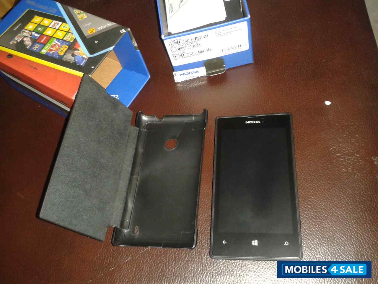 Black Nokia Lumia 520