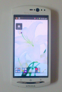 White Sony Ericsson Xperia neo