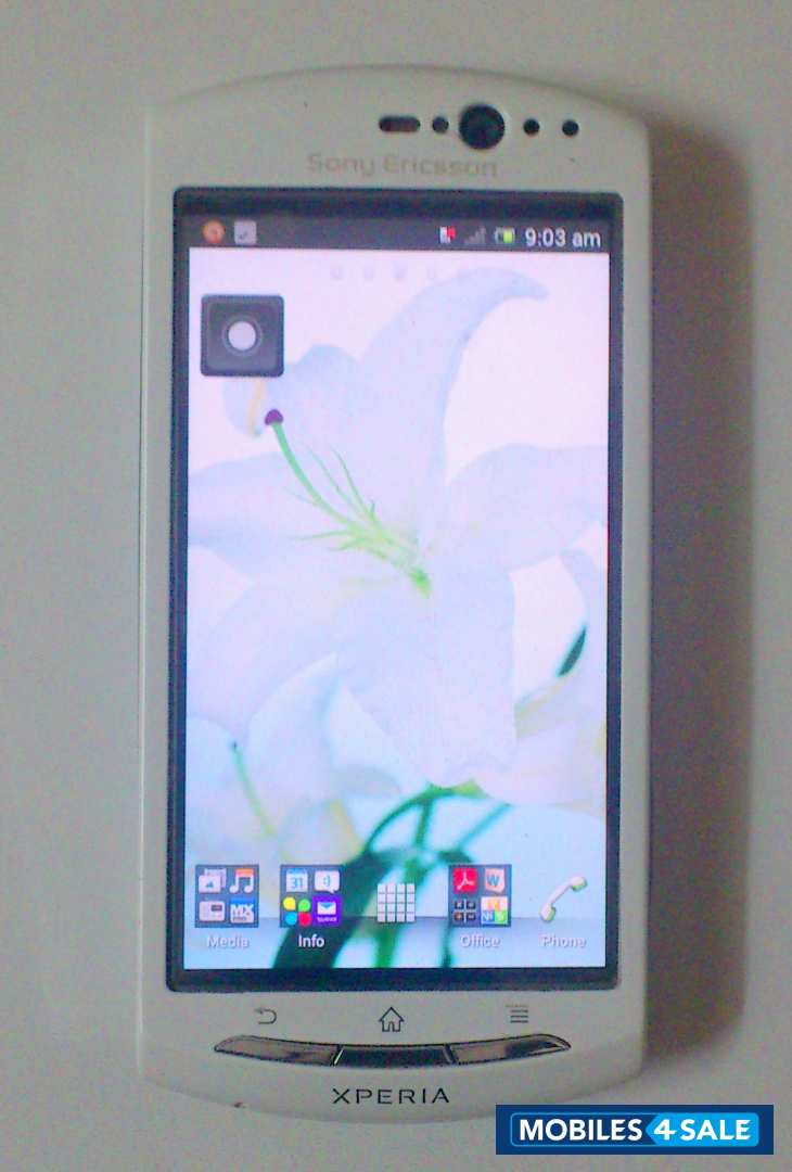 White Sony Ericsson Xperia neo