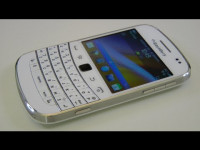 White BlackBerry Bold 9900