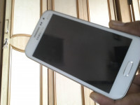 White Samsung Galaxy Grand Quarttro