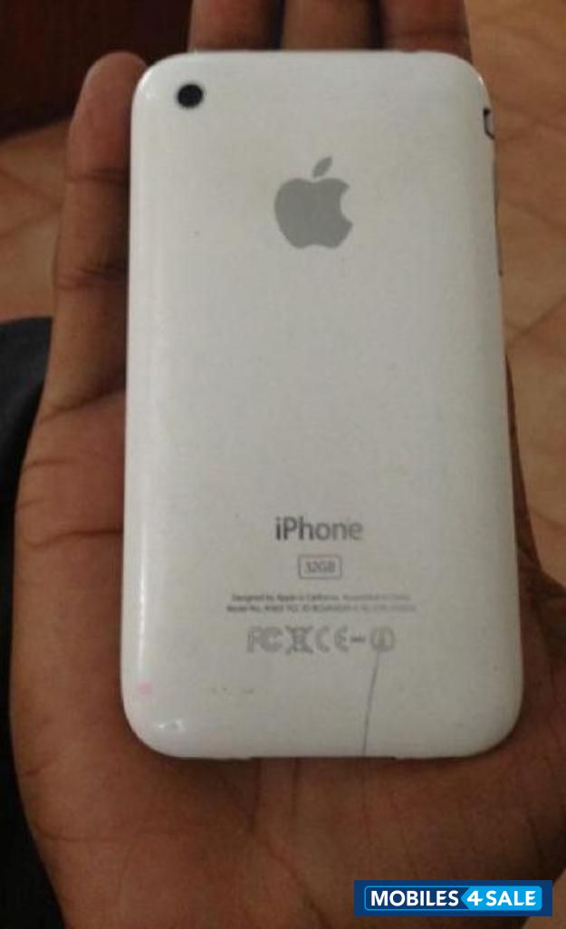 White Apple iPhone 3GS