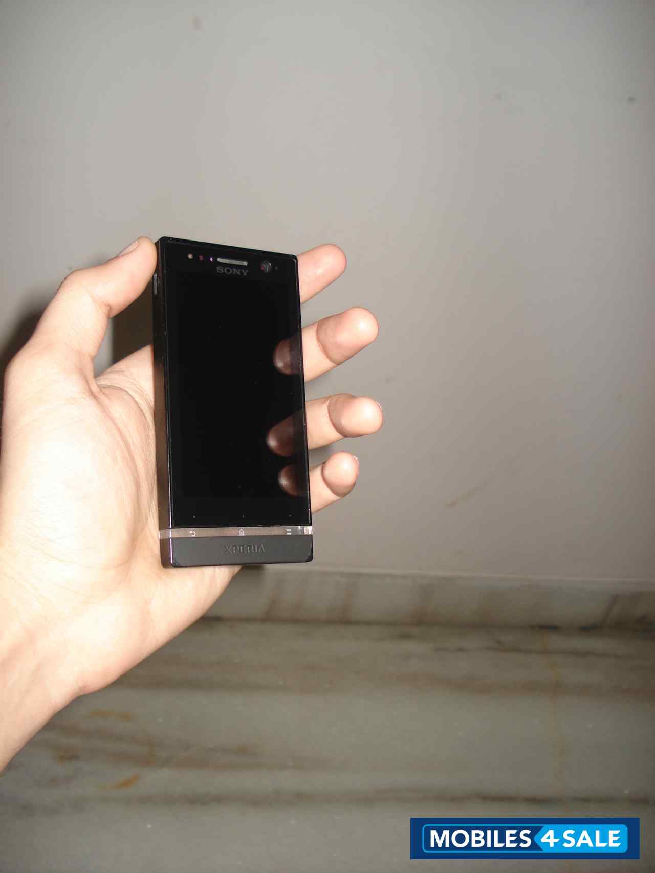 Black Sony Ericsson Xperia U