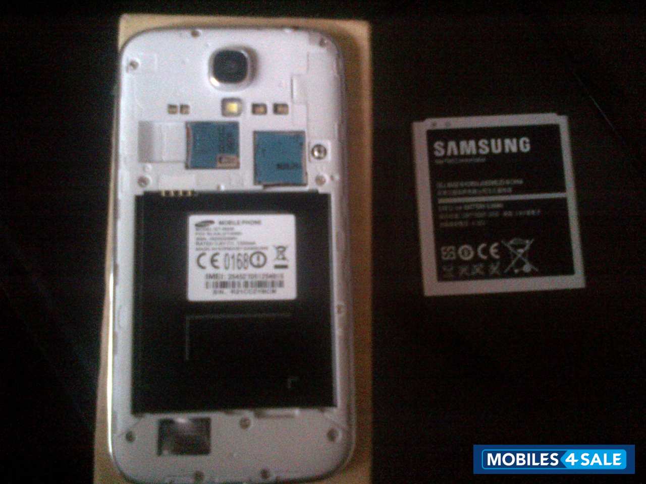 White Samsung Galaxy S4