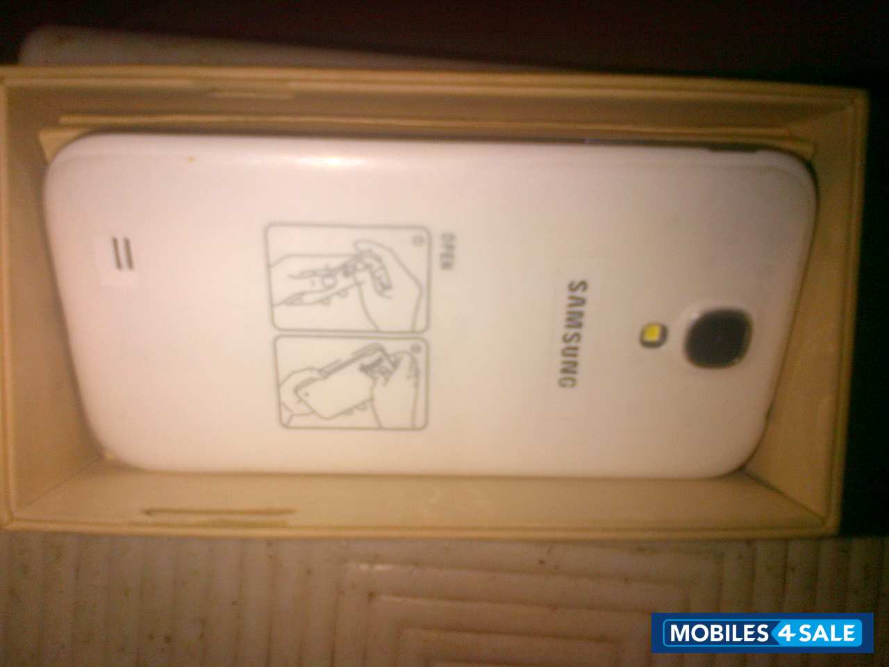 White Samsung Galaxy S4