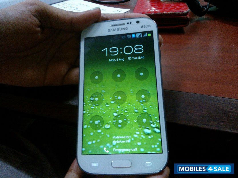 White Samsung Galaxy Grand GT-I9082