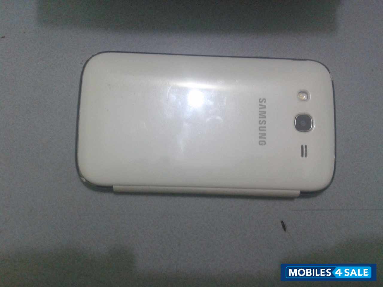 White Samsung Galaxy Grand GT-I9082