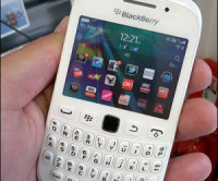 White BlackBerry Curve 9320