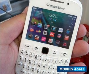 White BlackBerry Curve 9320