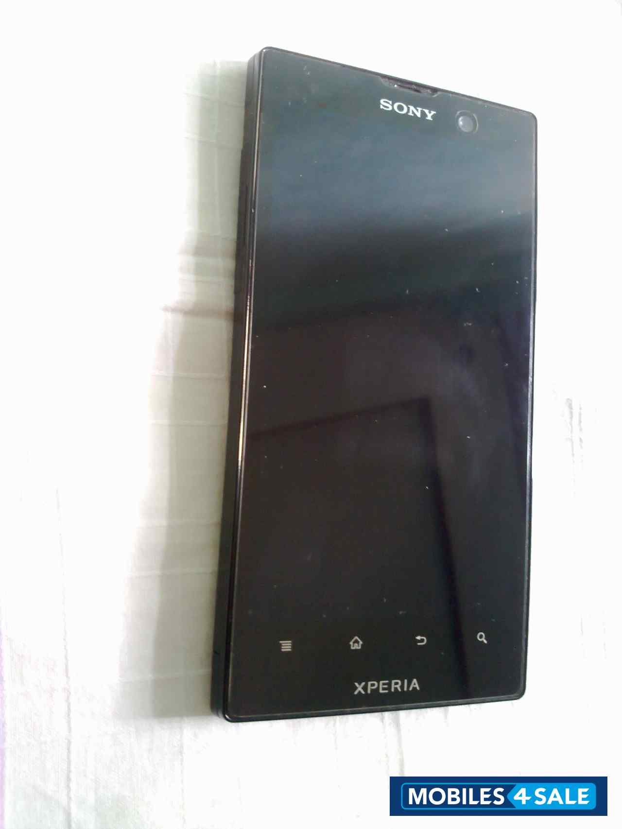 Black Sony Xperia ion