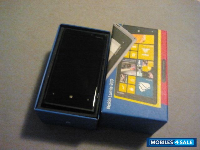 Black Nokia Lumia 920