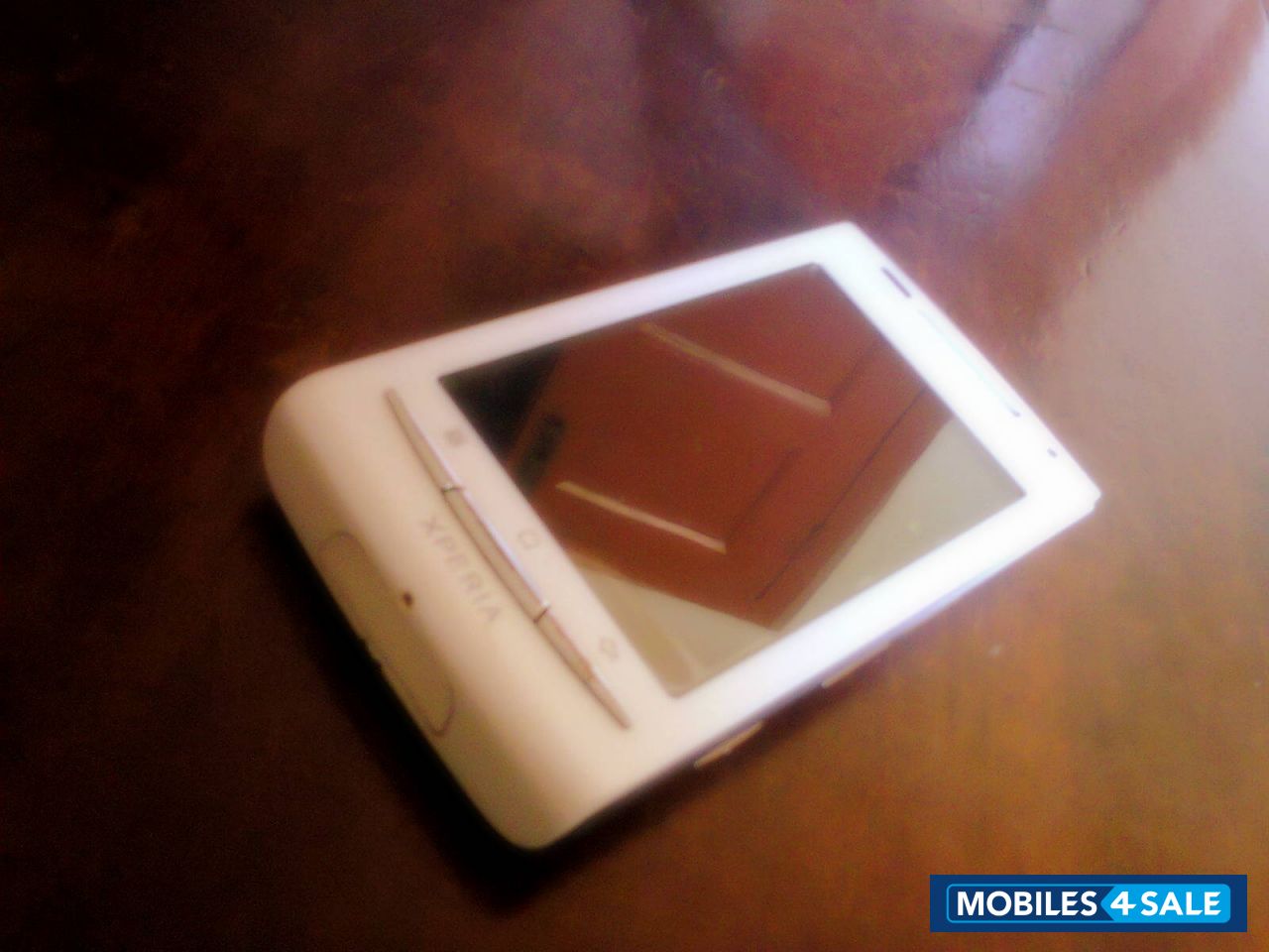 White Sony Ericsson Xperia X8