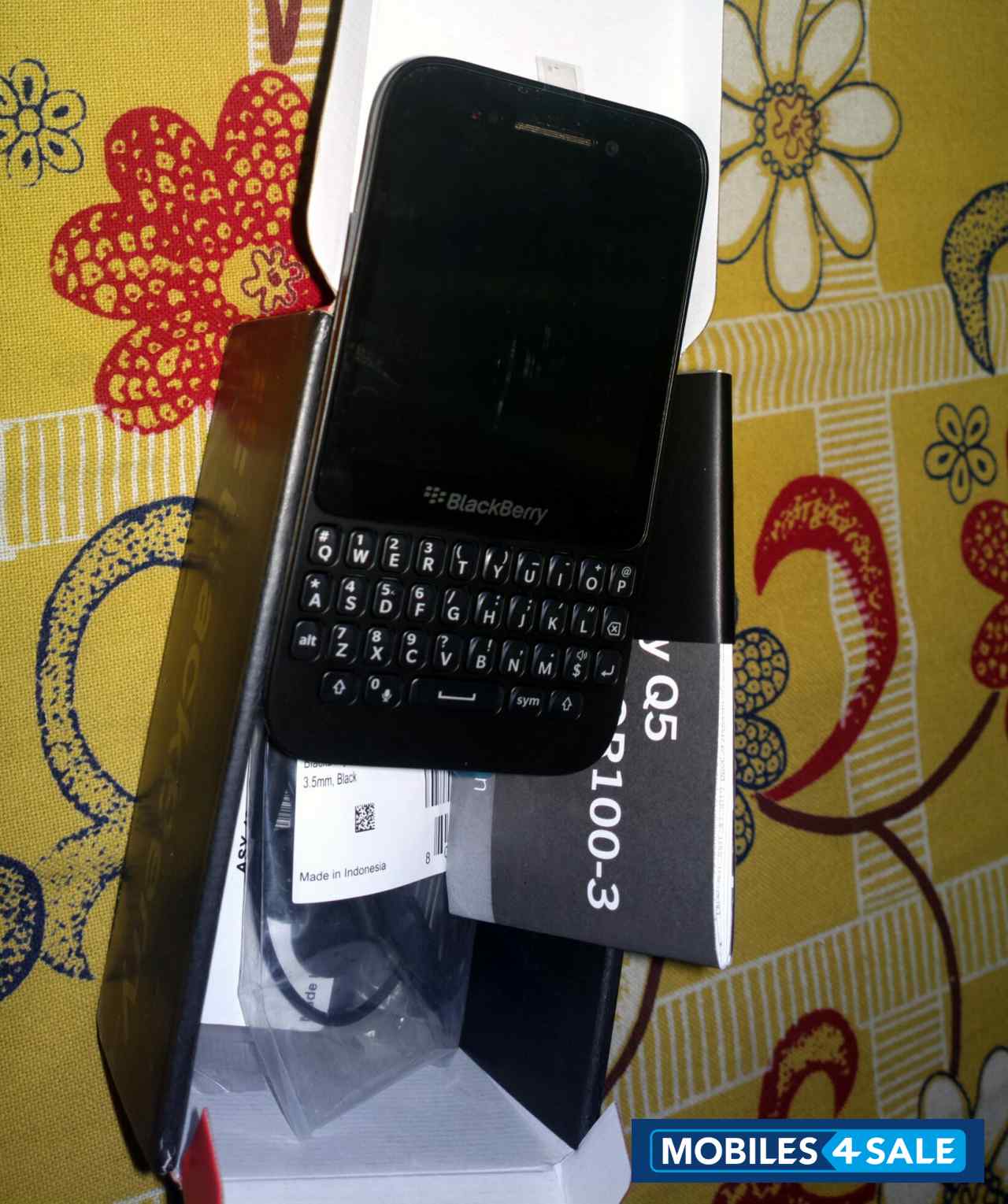 Black BlackBerry Q5