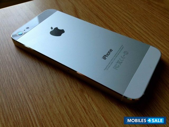 White Apple iPhone 5