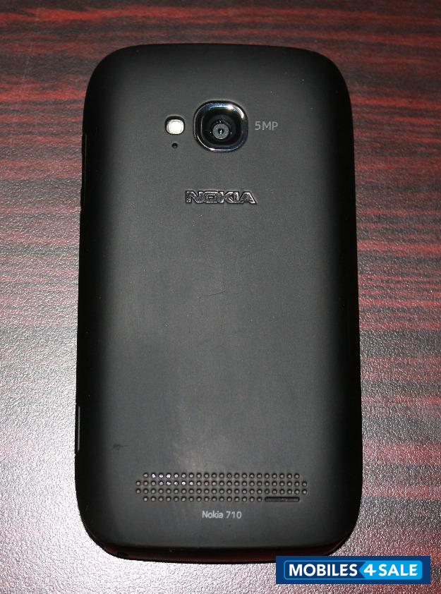 Black Nokia Lumia 710