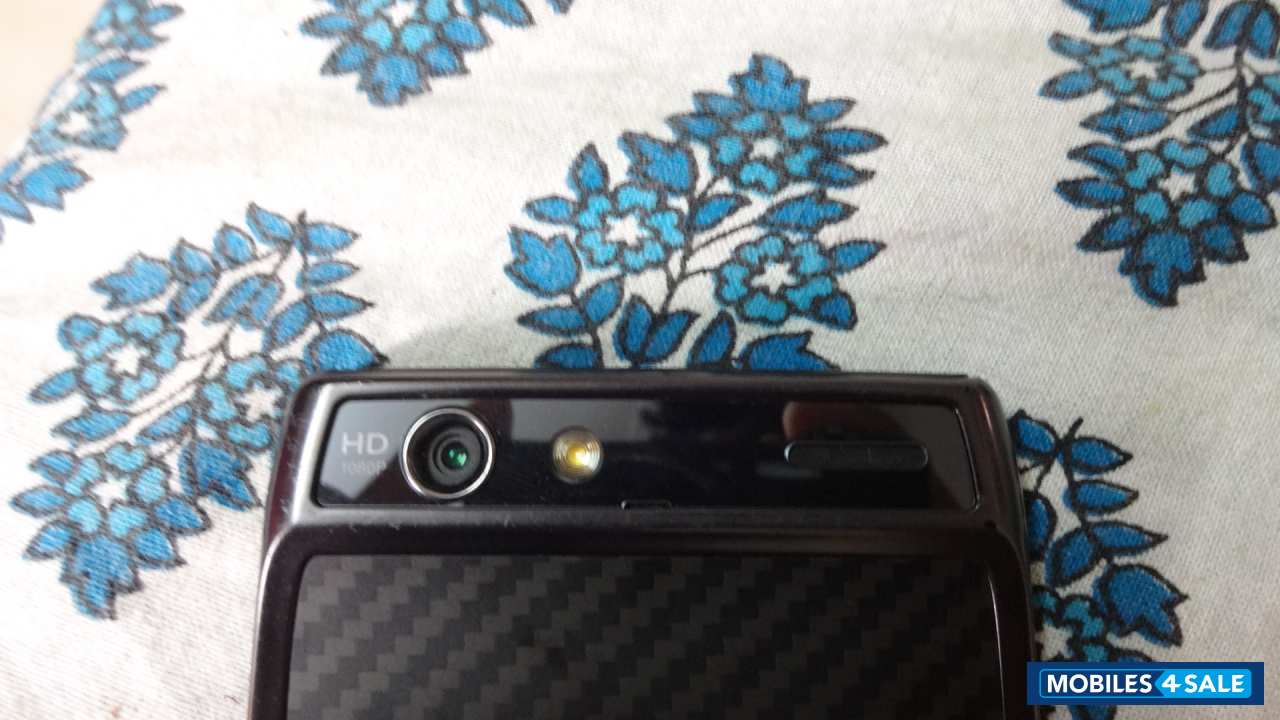 Black Motorola RAZR XT912