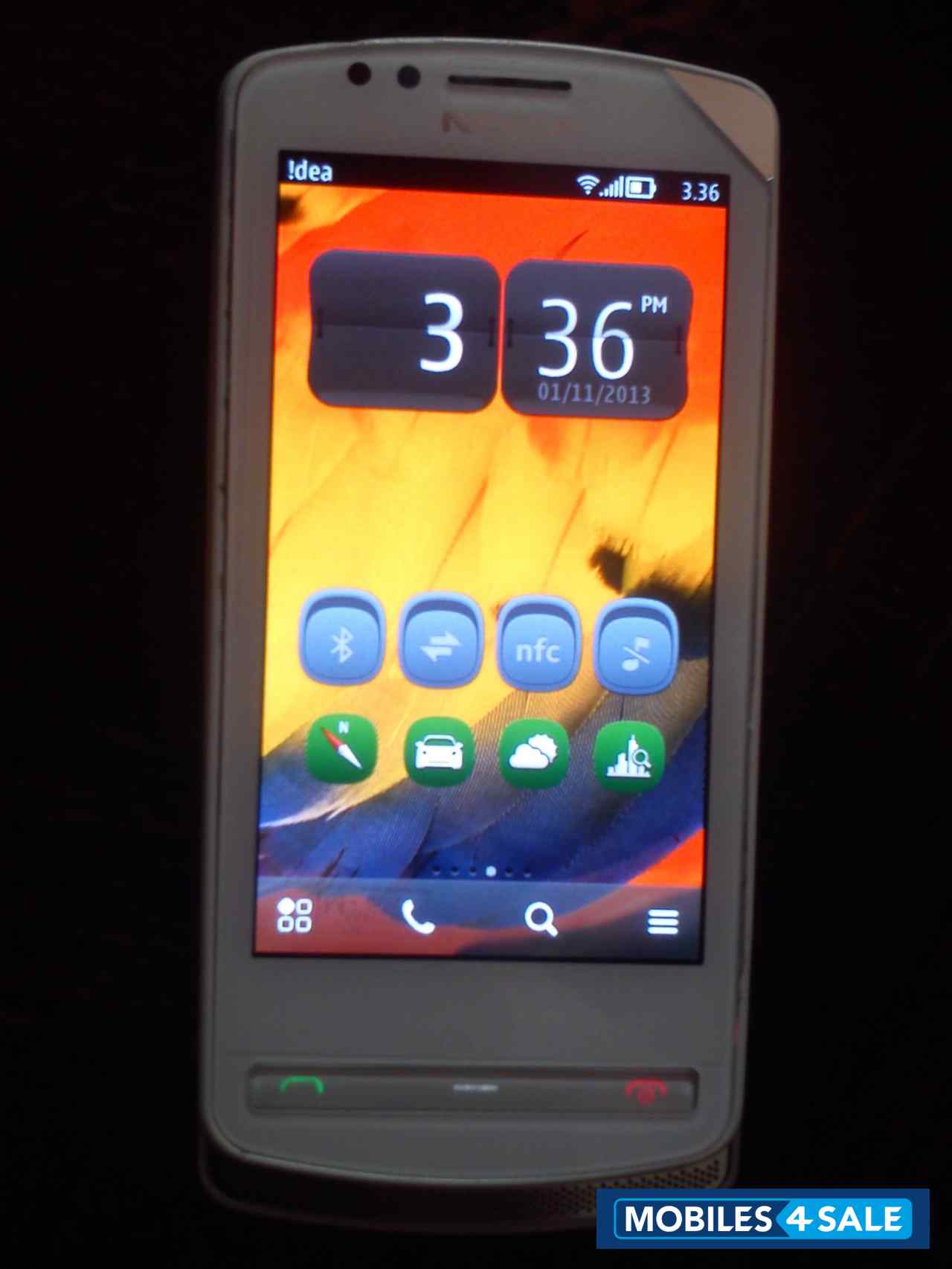 White Nokia 700