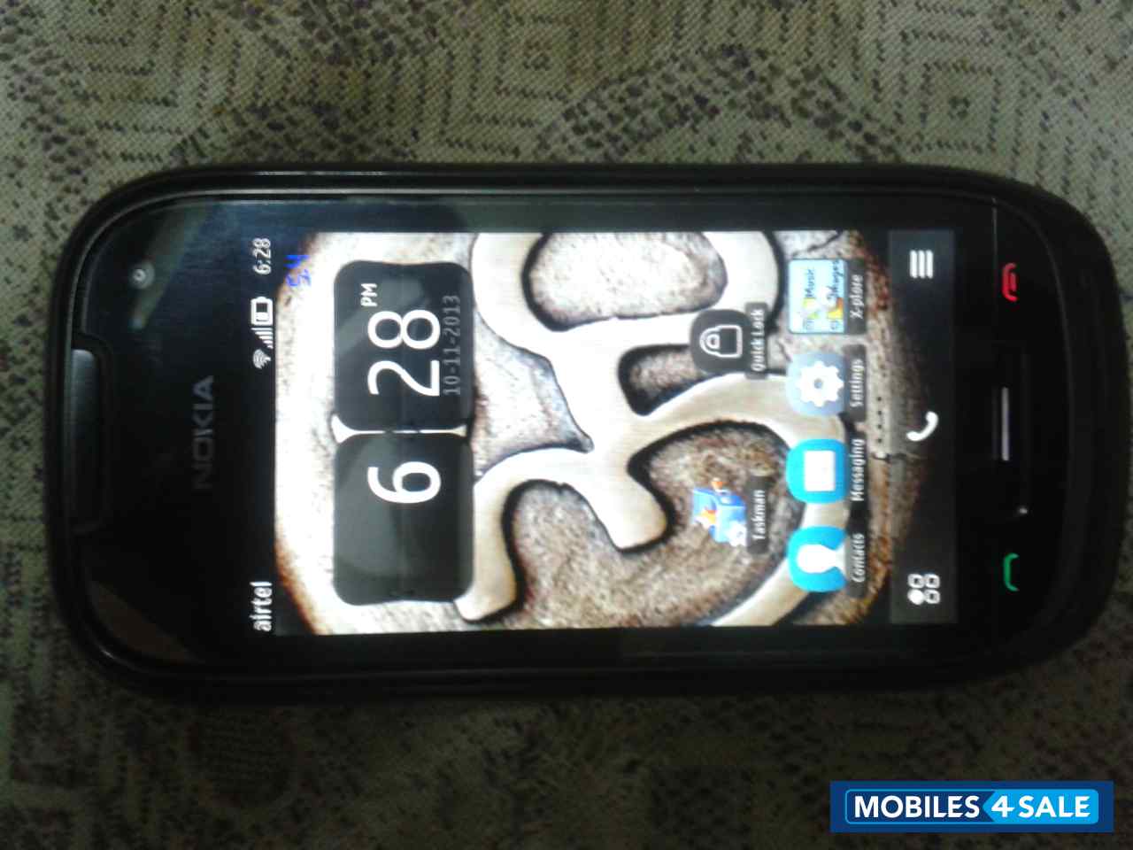 Black Nokia 701