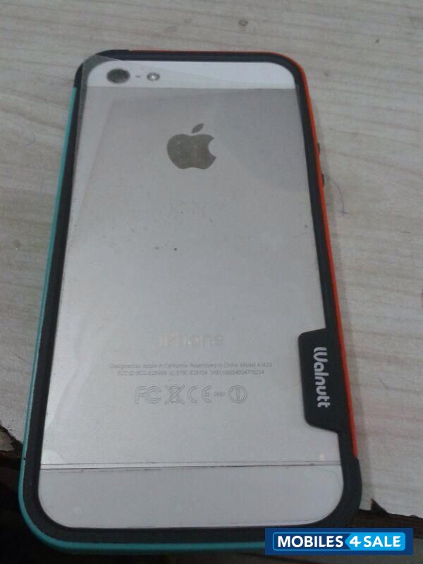 White Apple iPhone 5