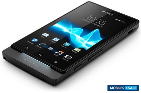 Black Sony Xperia sola