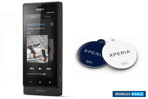 Black Sony Xperia sola