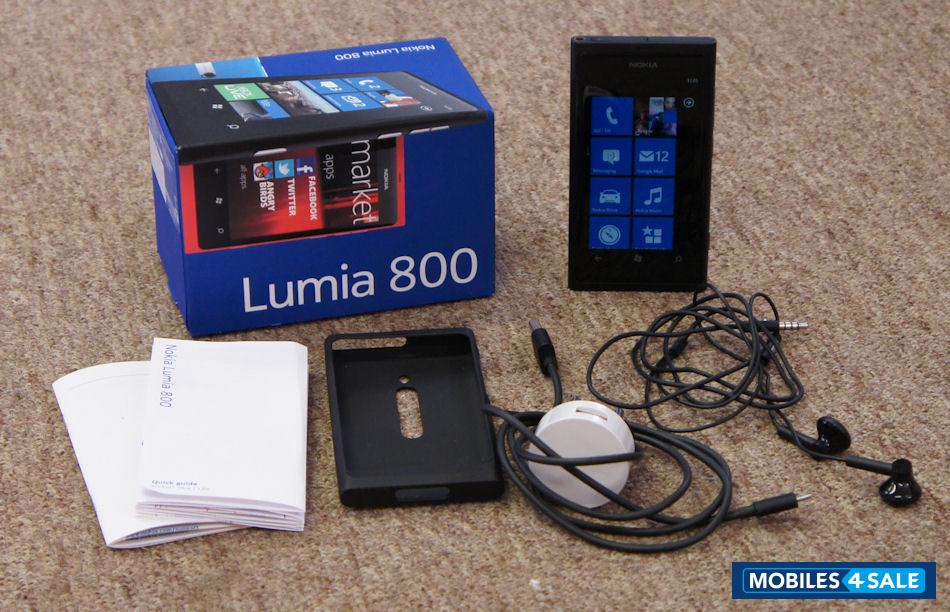 Black Nokia Lumia 800