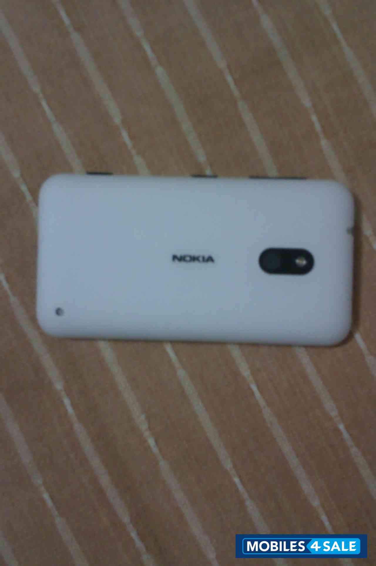 White Nokia Lumia 620