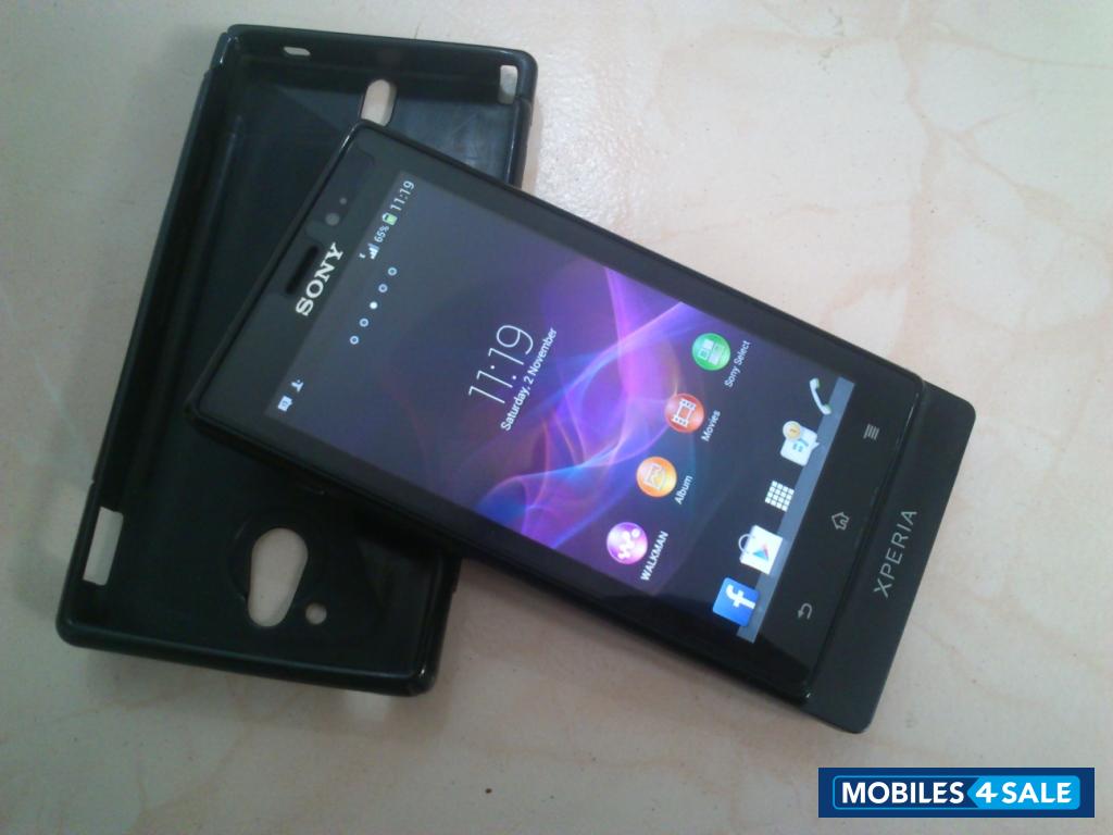 Black Sony Xperia sola