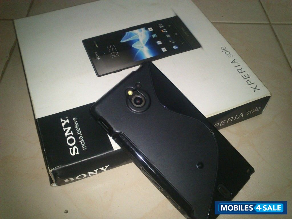 Black Sony Xperia sola