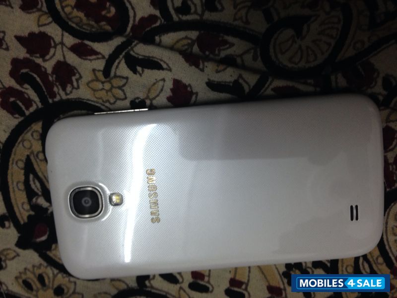 White Samsung Galaxy S4