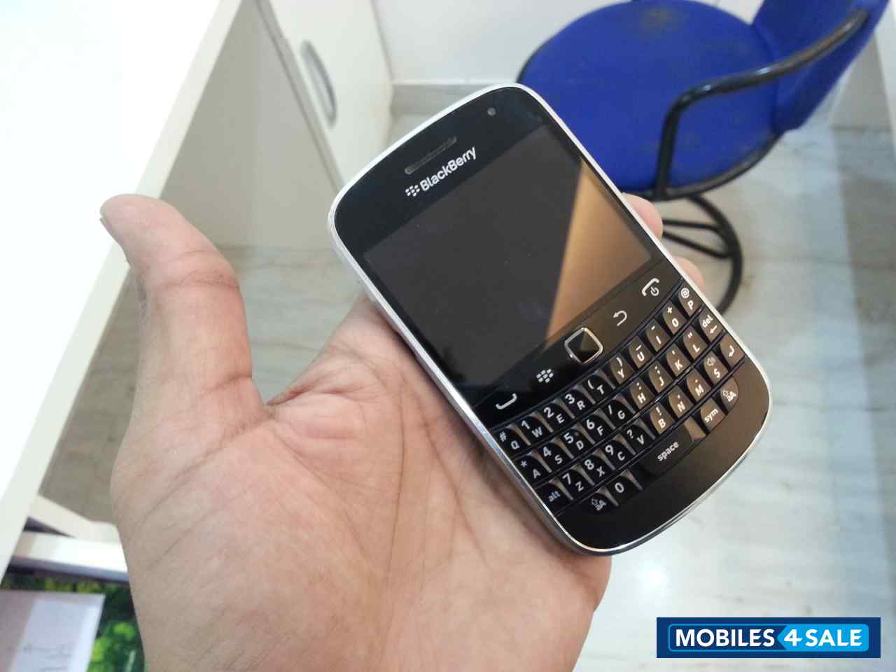 Black BlackBerry Bold 9900