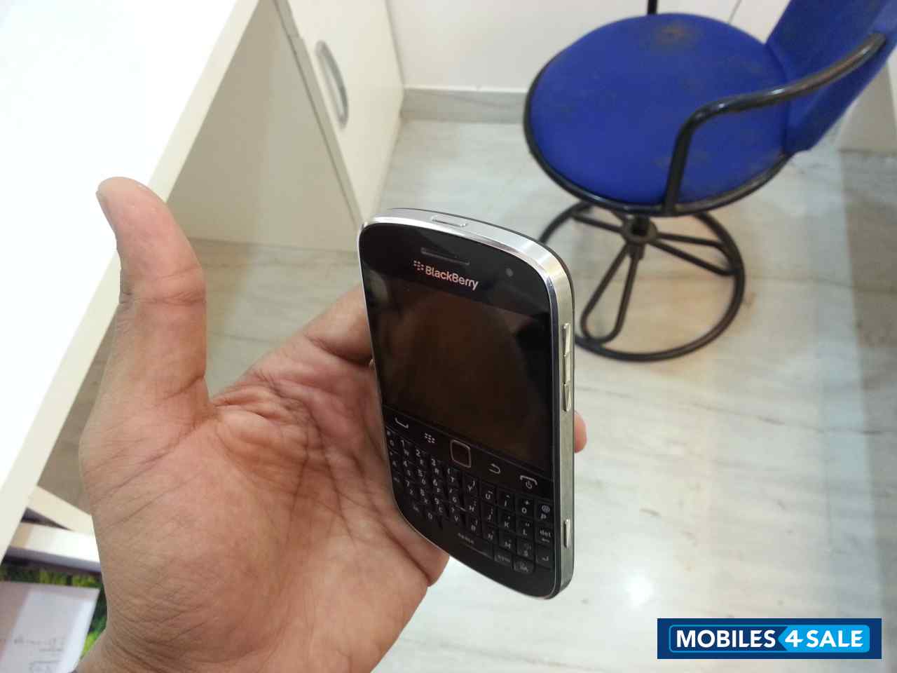 Black BlackBerry Bold 9900