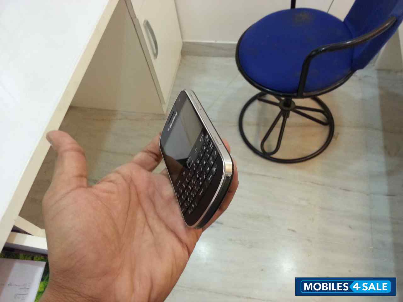 Black BlackBerry Bold 9900