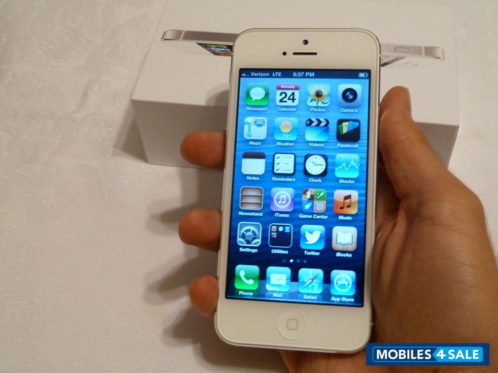 White Apple iPhone 5