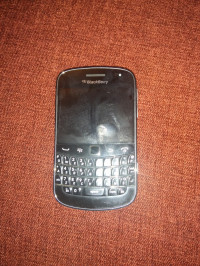 Black BlackBerry Bold 9900