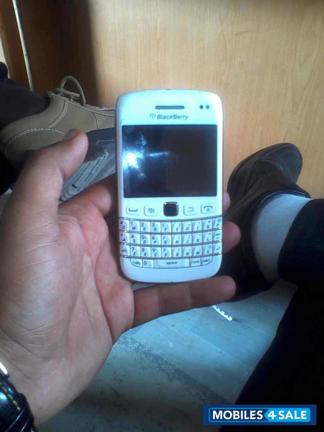 White BlackBerry Bold 9790