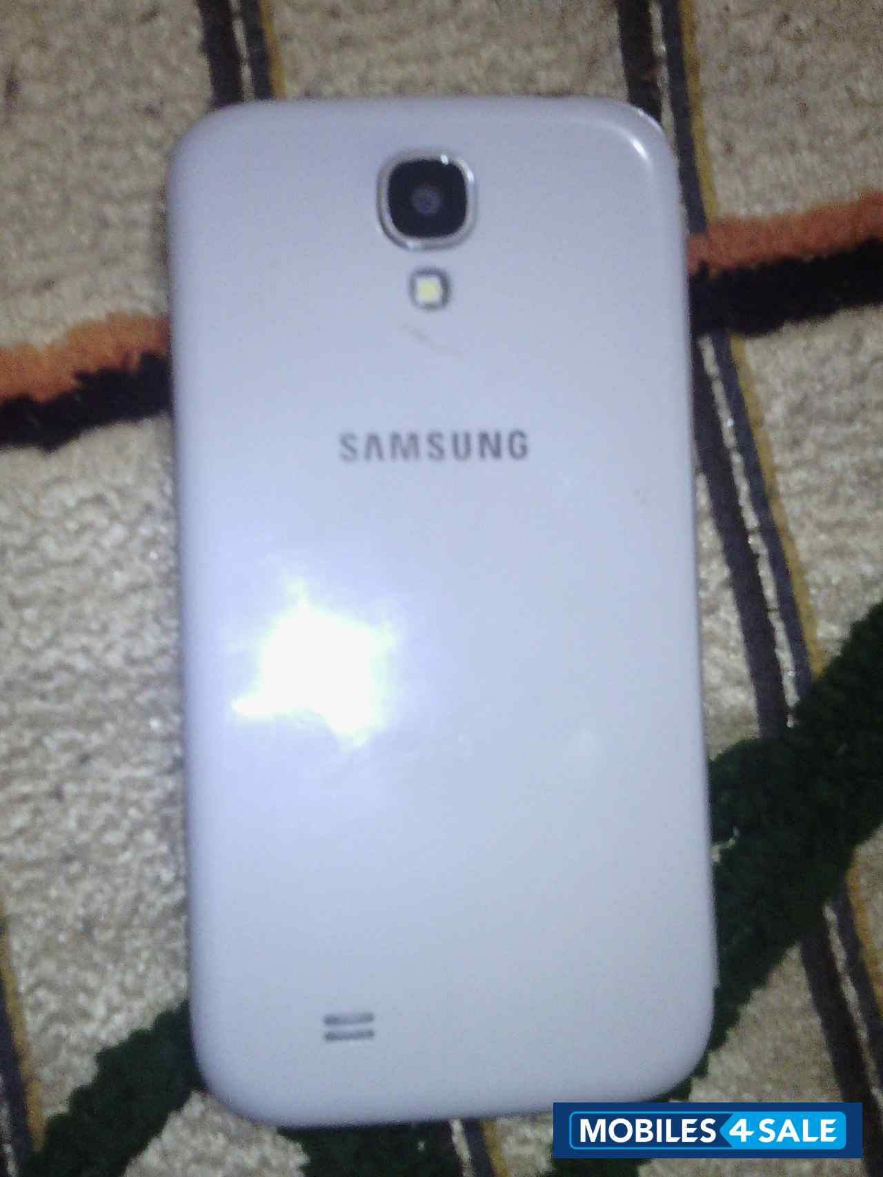 White Samsung Galaxy S4