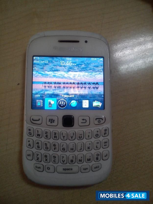 White BlackBerry Curve 9220