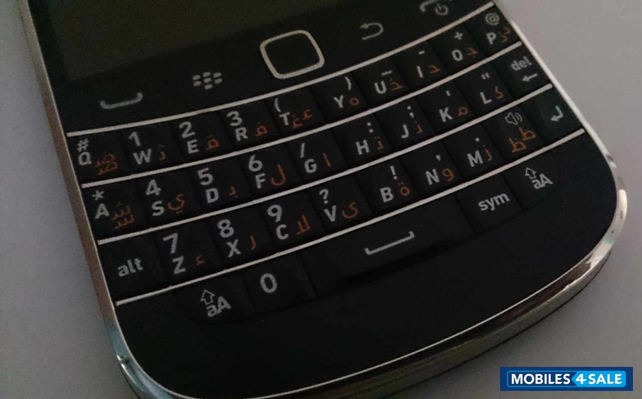 Black BlackBerry Bold 9900