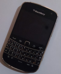 Black BlackBerry Bold 9900